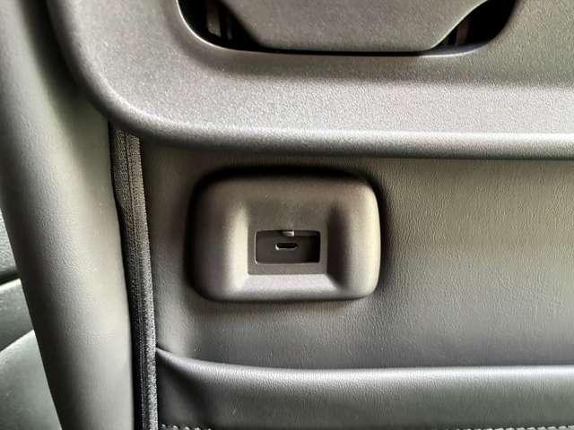 �}�ȃX�}�z��^�u���b�g�̏[�d�ɖ𗧂��܂��B