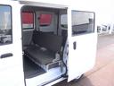 前席３５５ｍｍ、後席３７５ｍｍという低い乗降ステップで、頻繁な乗り降りもラクラク。荷物の積み降ろしもスムースにできます。