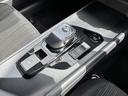 扱いやすい専用シフトレバーです♪指先一つで操作可能な電動パーキングブレーキ付き♪