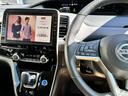 ハンドル周りには車両状態の確認やナビ操作が可能なステアリングスイッチを完備♪ハンドルの高さ調節も可能です！