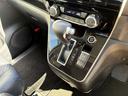 扱いやすい専用シフトレバーです♪指先一つで操作可能な電動パーキングブレーキ付き♪