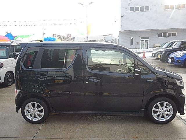 ワゴンＲ ＨＹＢＲＩＤ　ＦＺ　４ＷＤ　モニターオーディオ　オートライト　Ｂｌｕｅｔｏｏｔｈ　プッシュスタート　シートヒーター　４ＷＤ　スズキセーフティーサポート　４ＷＤ　アイドリングストップ　横滑り防止機能　衝突安全ボディ　盗難防止システム（6枚目）