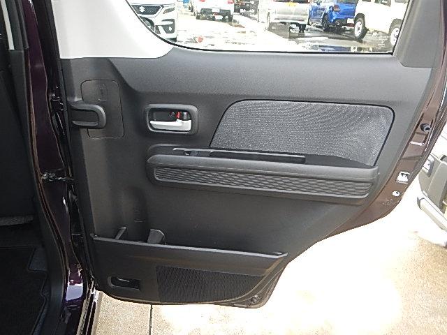 ��ȃh�A�g�������̃A���u�����z���_�[�͗��܂����J�����ԊO�ɔ�����悤�ɂȂ��Ă���܂�