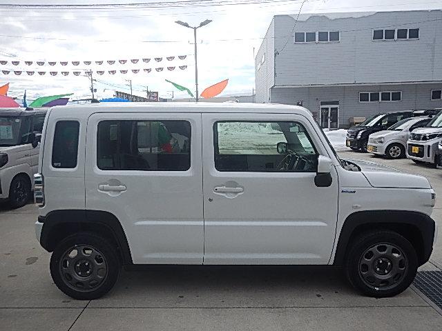 ハスラー ＨＹＢＲＩＤ　Ｇ　ＦＦ　ナビ　オートライト　Ｂｌｕｅｔｏｏｔｈ　ナビ　プッシュスタート　シートヒーター　オートエアコン　スズキセーフティーサポート　衝突被害軽減システム　アイドリングストップ　横滑り防止機能　衝突安全ボディ（6枚目）