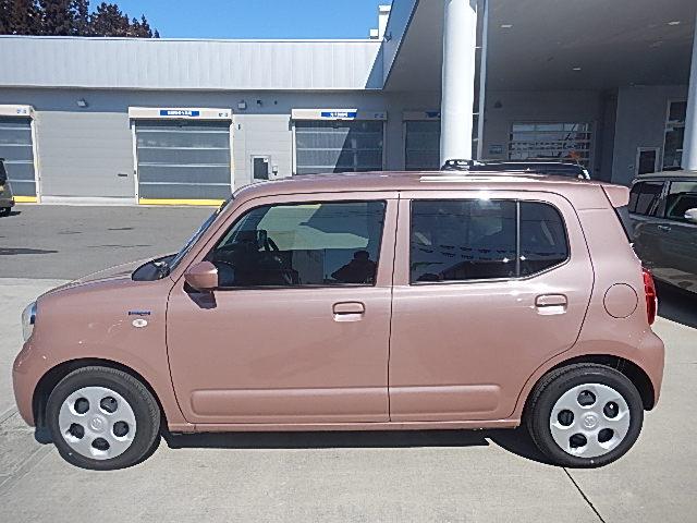 アルト ＨＹＢＲＩＤ　Ｓ　３型　４ＷＤ　全方位カメラ　オーディオレス　スズキコネクト通信機　バックカメラ　オートライト　シートヒーター　スズキセーフティーサポート　４ＷＤ　衝突被害軽減システム　アイドリングストップ　横滑り防止機能（7枚目）