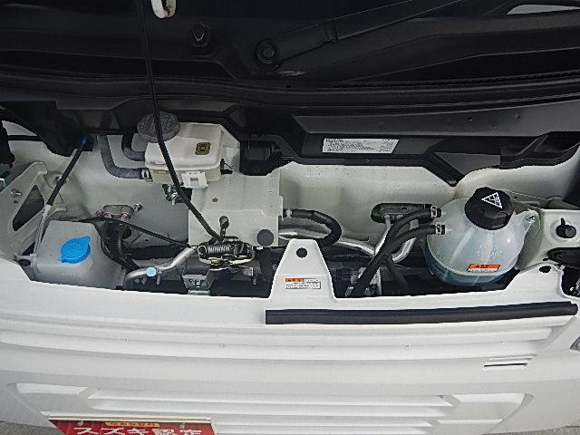 エブリイ ＰＡリミテッド　６型　　パートタイム４ＷＤ　５ＭＴシフト　キーレスキー　パワーウインド　純正ゴムマット　オートライト　スライドドア　スズキセーフティーサポート　４ＷＤ　衝突被害軽減システム　横滑り防止機能（2枚目）