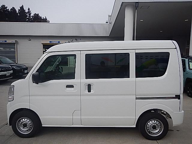 エブリイ ＰＡリミテッド　６型　　パートタイム４ＷＤ　５ＭＴシフト　キーレスキー　パワーウインド　純正ゴムマット　オートライト　スライドドア　スズキセーフティーサポート　４ＷＤ　衝突被害軽減システム　横滑り防止機能（7枚目）