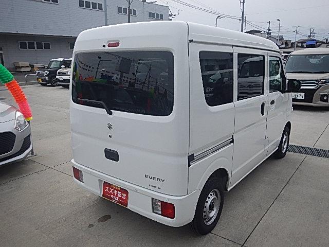 エブリイ ＰＡリミテッド　６型　　パートタイム４ＷＤ　５ＭＴシフト　キーレスキー　パワーウインド　純正ゴムマット　オートライト　スライドドア　スズキセーフティーサポート　４ＷＤ　衝突被害軽減システム　横滑り防止機能（8枚目）