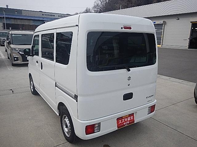 エブリイ ＰＡリミテッド　６型　　パートタイム４ＷＤ　５ＭＴシフト　キーレスキー　パワーウインド　純正ゴムマット　オートライト　スライドドア　スズキセーフティーサポート　４ＷＤ　衝突被害軽減システム　横滑り防止機能（10枚目）
