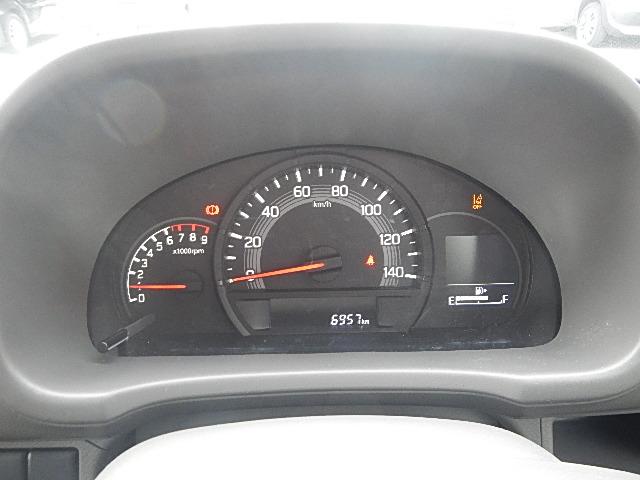 エブリイ ＰＡリミテッド　６型　　パートタイム４ＷＤ　５ＭＴシフト　キーレスキー　パワーウインド　純正ゴムマット　オートライト　スライドドア　スズキセーフティーサポート　４ＷＤ　衝突被害軽減システム　横滑り防止機能（11枚目）