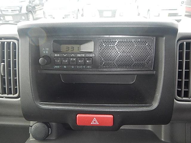 エブリイ ＰＡリミテッド　６型　　パートタイム４ＷＤ　５ＭＴシフト　キーレスキー　パワーウインド　純正ゴムマット　オートライト　スライドドア　スズキセーフティーサポート　４ＷＤ　衝突被害軽減システム　横滑り防止機能（13枚目）