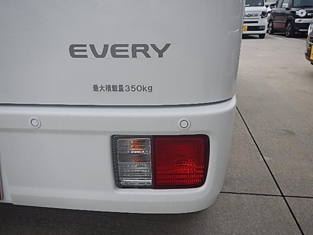 エブリイ ＰＡリミテッド　６型　　パートタイム４ＷＤ　５ＭＴシフト　キーレスキー　パワーウインド　純正ゴムマット　オートライト　スライドドア　スズキセーフティーサポート　４ＷＤ　衝突被害軽減システム　横滑り防止機能（18枚目）