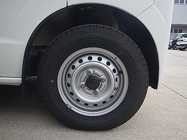 エブリイ ＰＡリミテッド　６型　　パートタイム４ＷＤ　５ＭＴシフト　キーレスキー　パワーウインド　純正ゴムマット　オートライト　スライドドア　スズキセーフティーサポート　４ＷＤ　衝突被害軽減システム　横滑り防止機能（21枚目）