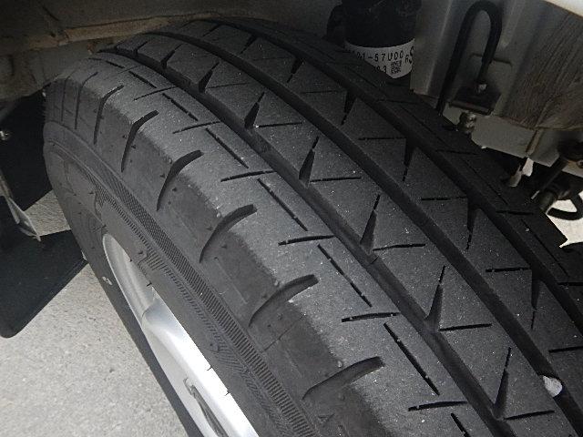 エブリイ ＰＡリミテッド　６型　　パートタイム４ＷＤ　５ＭＴシフト　キーレスキー　パワーウインド　純正ゴムマット　オートライト　スライドドア　スズキセーフティーサポート　４ＷＤ　衝突被害軽減システム　横滑り防止機能（22枚目）