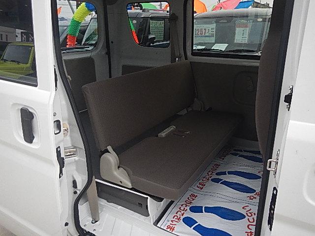 エブリイ ＰＡリミテッド　６型　　パートタイム４ＷＤ　５ＭＴシフト　キーレスキー　パワーウインド　純正ゴムマット　オートライト　スライドドア　スズキセーフティーサポート　４ＷＤ　衝突被害軽減システム　横滑り防止機能（26枚目）