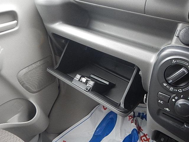 エブリイ ＰＡリミテッド　６型　　パートタイム４ＷＤ　５ＭＴシフト　キーレスキー　パワーウインド　純正ゴムマット　オートライト　スライドドア　スズキセーフティーサポート　４ＷＤ　衝突被害軽減システム　横滑り防止機能（34枚目）