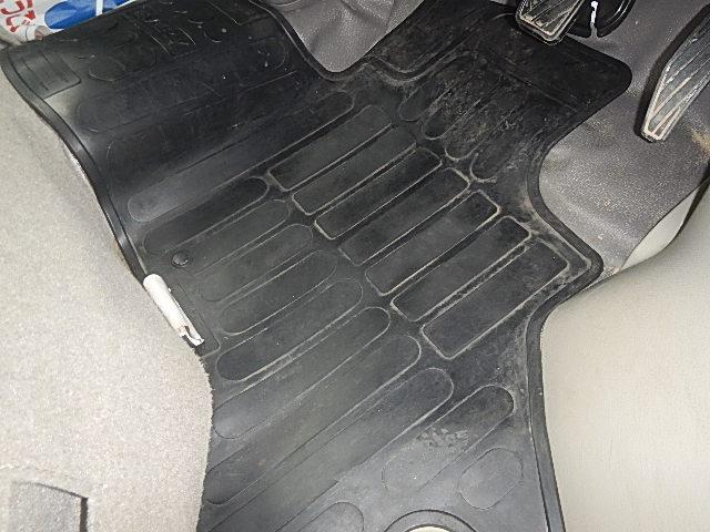 エブリイ ＰＡリミテッド　６型　　パートタイム４ＷＤ　５ＭＴシフト　キーレスキー　パワーウインド　純正ゴムマット　オートライト　スライドドア　スズキセーフティーサポート　４ＷＤ　衝突被害軽減システム　横滑り防止機能（40枚目）