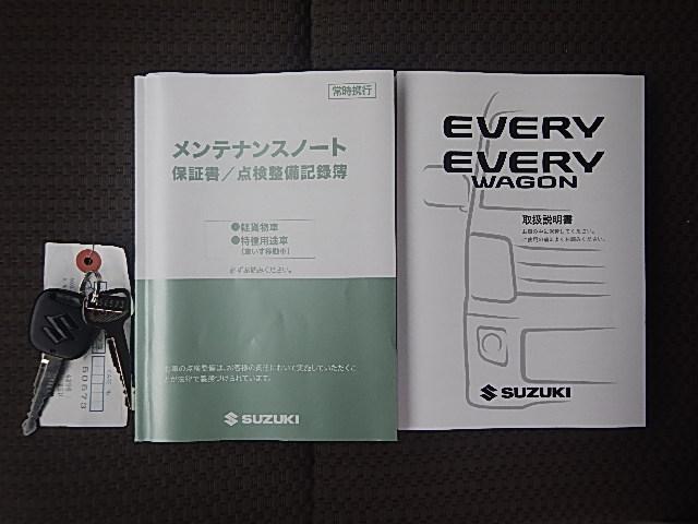 エブリイ ＰＡリミテッド　６型　　パートタイム４ＷＤ　５ＭＴシフト　キーレスキー　パワーウインド　純正ゴムマット　オートライト　スライドドア　スズキセーフティーサポート　４ＷＤ　衝突被害軽減システム　横滑り防止機能（48枚目）
