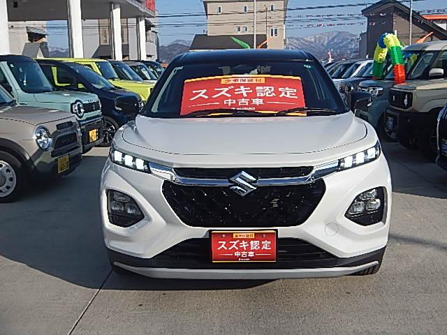 フロンクス １型　４ＷＤ　全方位カメラ　携帯電話置き型充電機能　バックカメラ　オートライト　Ｂｌｕｅｔｏｏｔｈ　純正ナビ　プッシュスタート　シートヒーター　オートエアコン　スズキセーフティーサポート　４ＷＤ　衝突被害軽減システム　　横滑り防止機能（2枚目）