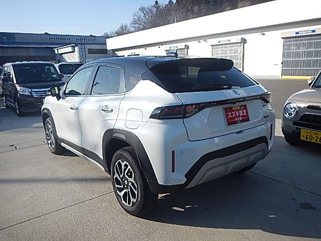 フロンクス １型　４ＷＤ　全方位カメラ　携帯電話置き型充電機能　バックカメラ　オートライト　Ｂｌｕｅｔｏｏｔｈ　純正ナビ　プッシュスタート　シートヒーター　オートエアコン　スズキセーフティーサポート　４ＷＤ　衝突被害軽減システム　　横滑り防止機能（8枚目）