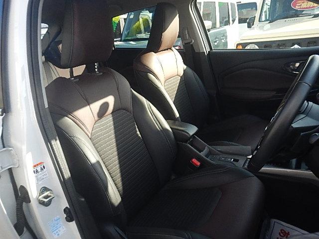 フロンクス １型　４ＷＤ　全方位カメラ　携帯電話置き型充電機能　バックカメラ　オートライト　Ｂｌｕｅｔｏｏｔｈ　純正ナビ　プッシュスタート　シートヒーター　オートエアコン　スズキセーフティーサポート　４ＷＤ　衝突被害軽減システム　　横滑り防止機能（11枚目）