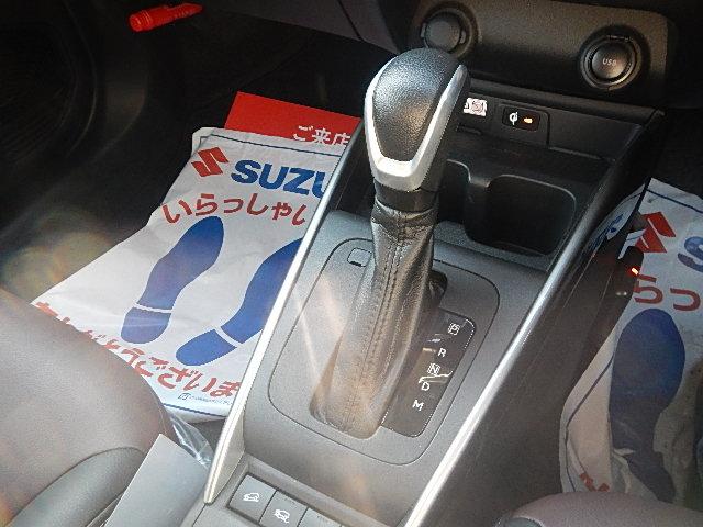 フロンクス １型　４ＷＤ　全方位カメラ　携帯電話置き型充電機能　バックカメラ　オートライト　Ｂｌｕｅｔｏｏｔｈ　純正ナビ　プッシュスタート　シートヒーター　オートエアコン　スズキセーフティーサポート　４ＷＤ　衝突被害軽減システム　　横滑り防止機能（16枚目）