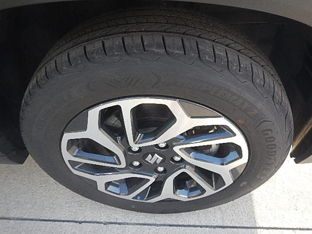 フロンクス １型　４ＷＤ　全方位カメラ　携帯電話置き型充電機能　バックカメラ　オートライト　Ｂｌｕｅｔｏｏｔｈ　純正ナビ　プッシュスタート　シートヒーター　オートエアコン　スズキセーフティーサポート　４ＷＤ　衝突被害軽減システム　　横滑り防止機能（18枚目）