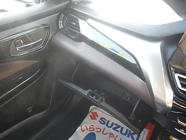 フロンクス １型　４ＷＤ　全方位カメラ　携帯電話置き型充電機能　バックカメラ　オートライト　Ｂｌｕｅｔｏｏｔｈ　純正ナビ　プッシュスタート　シートヒーター　オートエアコン　スズキセーフティーサポート　４ＷＤ　衝突被害軽減システム　　横滑り防止機能（33枚目）