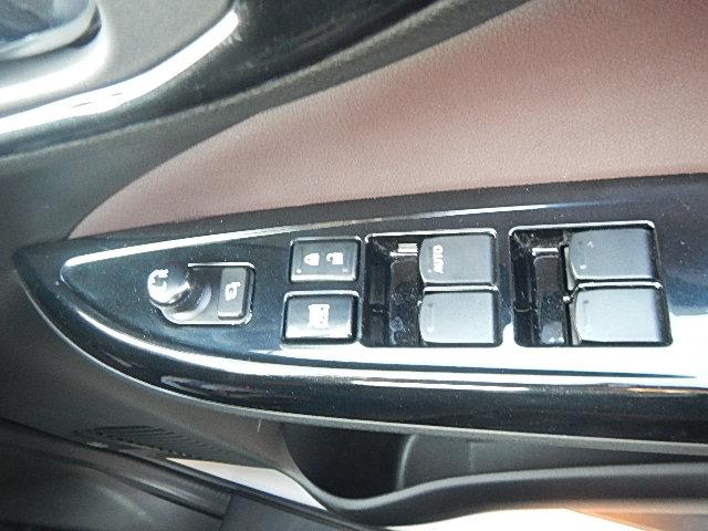 フロンクス １型　４ＷＤ　全方位カメラ　携帯電話置き型充電機能　バックカメラ　オートライト　Ｂｌｕｅｔｏｏｔｈ　純正ナビ　プッシュスタート　シートヒーター　オートエアコン　スズキセーフティーサポート　４ＷＤ　衝突被害軽減システム　　横滑り防止機能（38枚目）