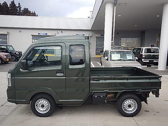 スーパーキャリイ スーパーキャリイ　Ｌ　５型　パートタイム４ＷＤ　５ＭＴシフト　オーディオレス　キーレスキー　パワーウインド　オートライト　スズキセーフティーサポート　４ＷＤ　衝突被害軽減システム（5枚目）