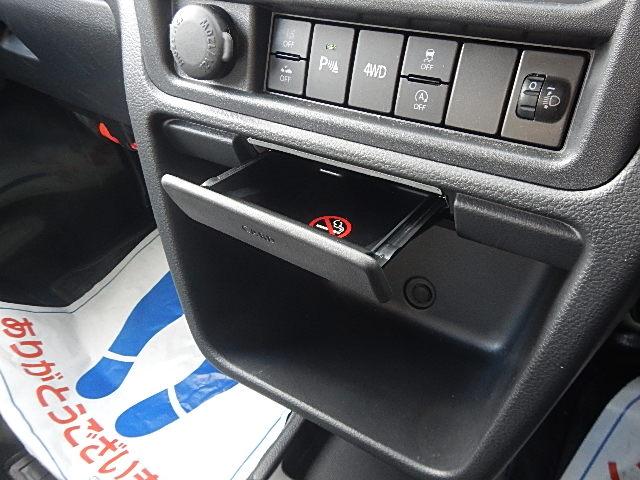 スーパーキャリイ スーパーキャリイ　Ｌ　５型　パートタイム４ＷＤ　５ＭＴシフト　オーディオレス　キーレスキー　パワーウインド　オートライト　スズキセーフティーサポート　４ＷＤ　衝突被害軽減システム（27枚目）