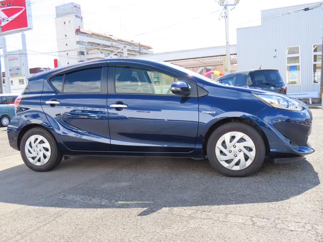 アクア Ｓスタイルブラック　２ＷＤ　ＣＶＴ　ハイブリッド　１５００ｃｃ　ドライブレコーダー　衝突被害軽減ブレーキ　横滑り防止装置　ＡＢＳ　運転席・助手席エアバッグ　ＵＶカットガラス　プッシュボタンスタート（4枚目）