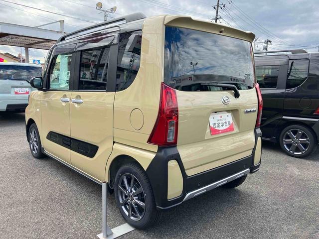 タント ファンクロス　２ＷＤ　ＣＶＴ　６６０ｃｃ　ディスプレイオーディオ　バックモニター　衝突被害軽減ブレーキ　横滑り防止装置　ＡＢＳ　サイドエアバッグ　アイドリングストップ　プッシュボタンスタート　両側電動スライドドア（8枚目）