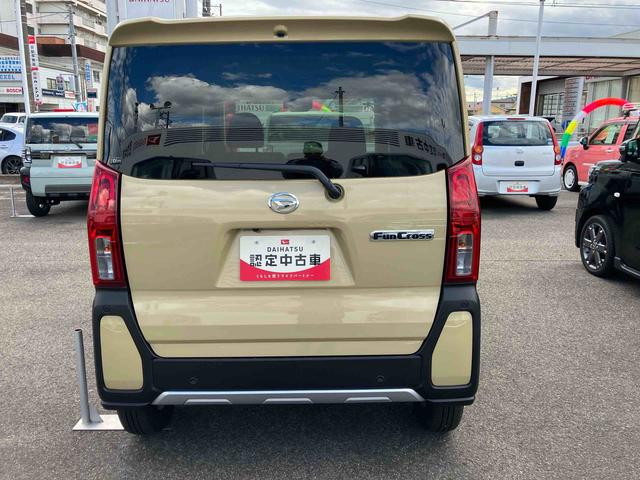 タント ファンクロス　２ＷＤ　ＣＶＴ　６６０ｃｃ　ディスプレイオーディオ　バックモニター　衝突被害軽減ブレーキ　横滑り防止装置　ＡＢＳ　サイドエアバッグ　アイドリングストップ　プッシュボタンスタート　両側電動スライドドア（12枚目）