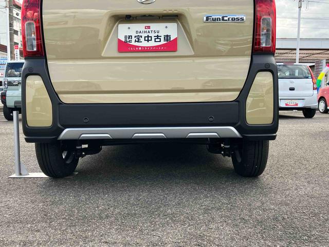 タント ファンクロス　２ＷＤ　ＣＶＴ　６６０ｃｃ　ディスプレイオーディオ　バックモニター　衝突被害軽減ブレーキ　横滑り防止装置　ＡＢＳ　サイドエアバッグ　アイドリングストップ　プッシュボタンスタート　両側電動スライドドア（13枚目）