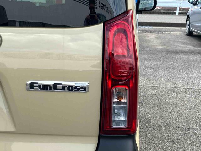 タント ファンクロス　２ＷＤ　ＣＶＴ　６６０ｃｃ　ディスプレイオーディオ　バックモニター　衝突被害軽減ブレーキ　横滑り防止装置　ＡＢＳ　サイドエアバッグ　アイドリングストップ　プッシュボタンスタート　両側電動スライドドア（16枚目）