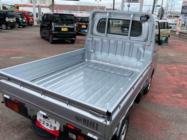 ハイゼットトラック スタンダード　農用スペシャル　４ＷＤ　ＣＶＴ　６６０ｃｃ　衝突被害軽減ブレーキ　横滑り防止装置　ＡＢＳ　運転席・助手席エアバッグ　アイドリングストップ　リヤ４枚リーフスプリング　荷台作業灯　あゆみ板掛テールゲート（15枚目）