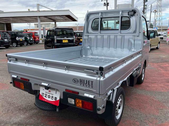 ハイゼットトラック スタンダード　農用スペシャル　４ＷＤ　ＣＶＴ　６６０ｃｃ　衝突被害軽減ブレーキ　横滑り防止装置　ＡＢＳ　運転席・助手席エアバッグ　アイドリングストップ　リヤ４枚リーフスプリング　荷台作業灯　あゆみ板掛テールゲート（16枚目）