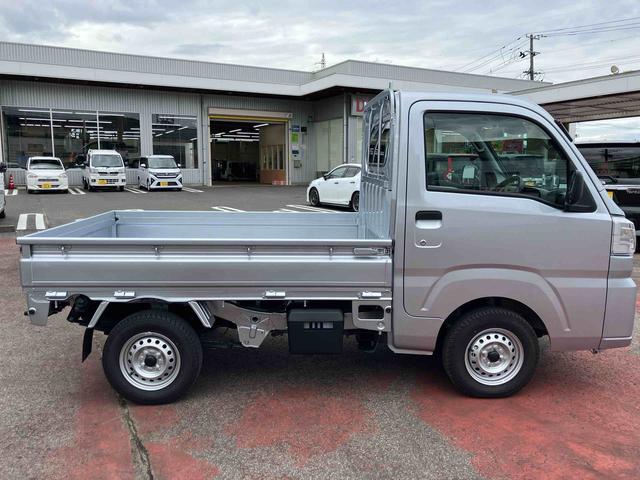 ハイゼットトラック スタンダード　農用スペシャル　４ＷＤ　ＣＶＴ　６６０ｃｃ　衝突被害軽減ブレーキ　横滑り防止装置　ＡＢＳ　運転席・助手席エアバッグ　アイドリングストップ　リヤ４枚リーフスプリング　荷台作業灯　あゆみ板掛テールゲート（19枚目）