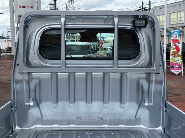 ハイゼットトラック スタンダード　農用スペシャル　４ＷＤ　ＣＶＴ　６６０ｃｃ　衝突被害軽減ブレーキ　横滑り防止装置　ＡＢＳ　運転席・助手席エアバッグ　アイドリングストップ　リヤ４枚リーフスプリング　荷台作業灯　あゆみ板掛テールゲート（32枚目）