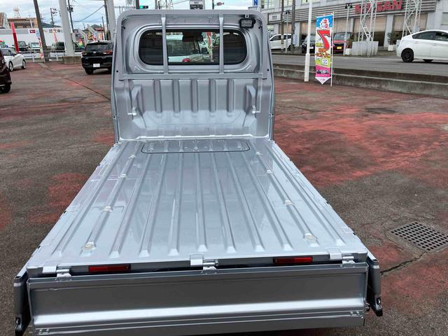 ハイゼットトラック スタンダード　農用スペシャル　４ＷＤ　ＣＶＴ　６６０ｃｃ　衝突被害軽減ブレーキ　横滑り防止装置　ＡＢＳ　運転席・助手席エアバッグ　アイドリングストップ　リヤ４枚リーフスプリング　荷台作業灯　あゆみ板掛テールゲート（35枚目）