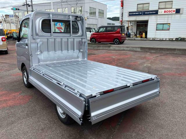 ハイゼットトラック スタンダード　農用スペシャル　４ＷＤ　ＣＶＴ　６６０ｃｃ　衝突被害軽減ブレーキ　横滑り防止装置　ＡＢＳ　運転席・助手席エアバッグ　アイドリングストップ　リヤ４枚リーフスプリング　荷台作業灯　あゆみ板掛テールゲート（36枚目）