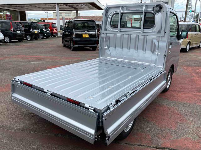 ハイゼットトラック スタンダード　農用スペシャル　４ＷＤ　ＣＶＴ　６６０ｃｃ　衝突被害軽減ブレーキ　横滑り防止装置　ＡＢＳ　運転席・助手席エアバッグ　アイドリングストップ　リヤ４枚リーフスプリング　荷台作業灯　あゆみ板掛テールゲート（37枚目）