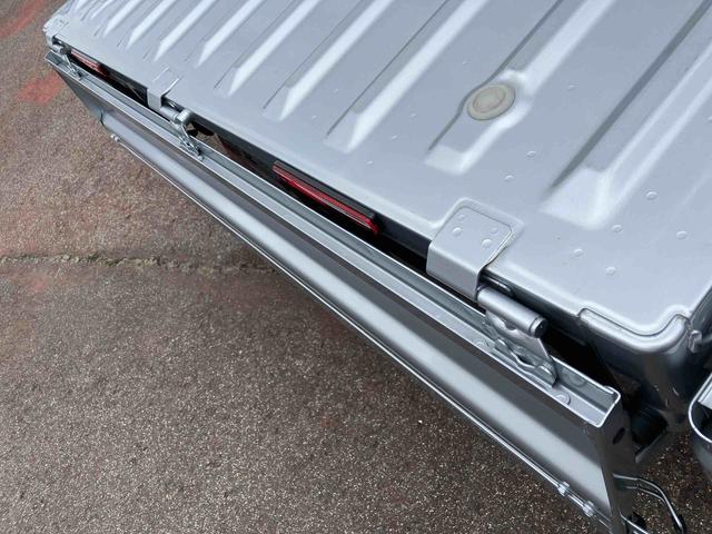 ハイゼットトラック スタンダード　農用スペシャル　４ＷＤ　ＣＶＴ　６６０ｃｃ　衝突被害軽減ブレーキ　横滑り防止装置　ＡＢＳ　運転席・助手席エアバッグ　アイドリングストップ　リヤ４枚リーフスプリング　荷台作業灯　あゆみ板掛テールゲート（40枚目）