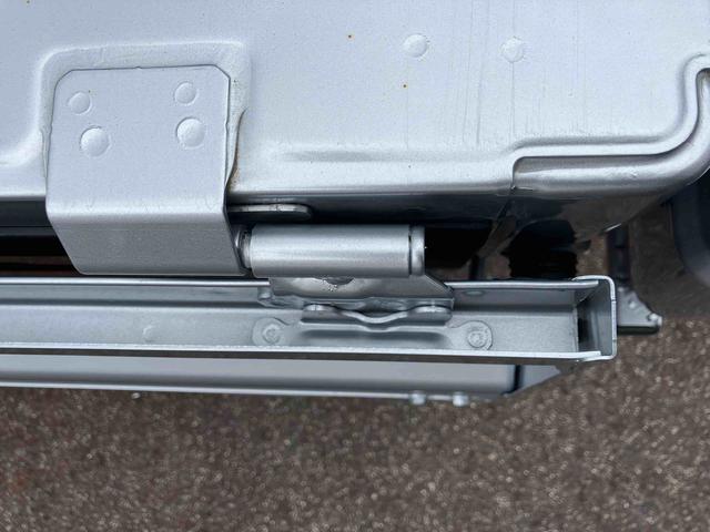 ハイゼットトラック スタンダード　農用スペシャル　４ＷＤ　ＣＶＴ　６６０ｃｃ　衝突被害軽減ブレーキ　横滑り防止装置　ＡＢＳ　運転席・助手席エアバッグ　アイドリングストップ　リヤ４枚リーフスプリング　荷台作業灯　あゆみ板掛テールゲート（41枚目）