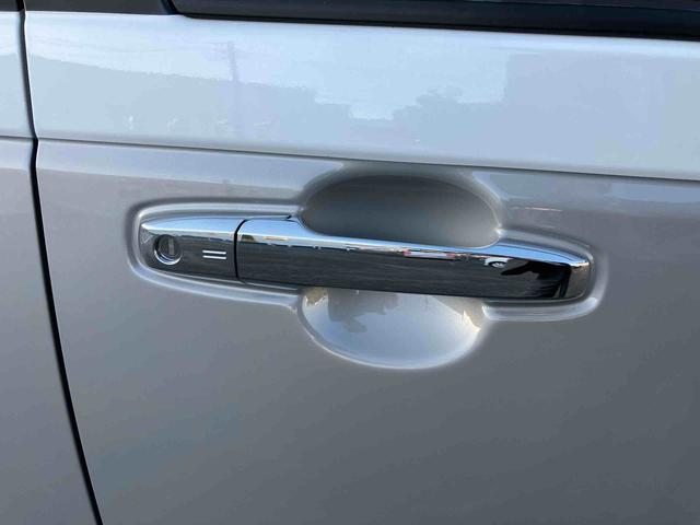 ムーヴキャンバス ストライプスＧ　２ＷＤ　ＣＶＴ　６６０ｃｃ　衝突被害軽減ブレーキ　横滑り防止装置　ＡＢＳ　アイドリングストップ　プッシュボタンスタート　両側電動スライドドア　ディスプレイオーディオ　バックモニター　シートヒーター（17枚目）