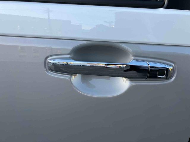 ムーヴキャンバス ストライプスＧ　２ＷＤ　ＣＶＴ　６６０ｃｃ　衝突被害軽減ブレーキ　横滑り防止装置　ＡＢＳ　アイドリングストップ　プッシュボタンスタート　両側電動スライドドア　ディスプレイオーディオ　バックモニター　シートヒーター（18枚目）