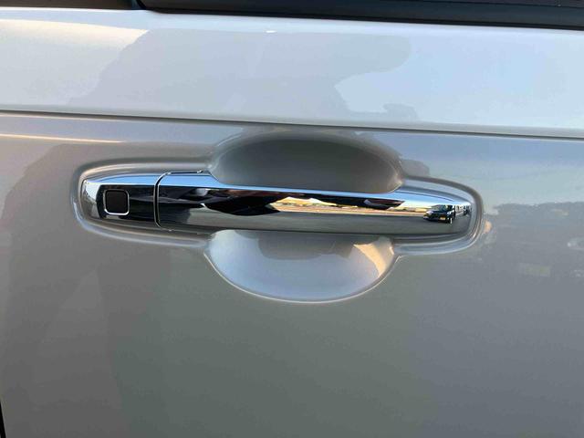 ムーヴキャンバス ストライプスＧ　２ＷＤ　ＣＶＴ　６６０ｃｃ　衝突被害軽減ブレーキ　横滑り防止装置　ＡＢＳ　アイドリングストップ　プッシュボタンスタート　両側電動スライドドア　ディスプレイオーディオ　バックモニター　シートヒーター（21枚目）