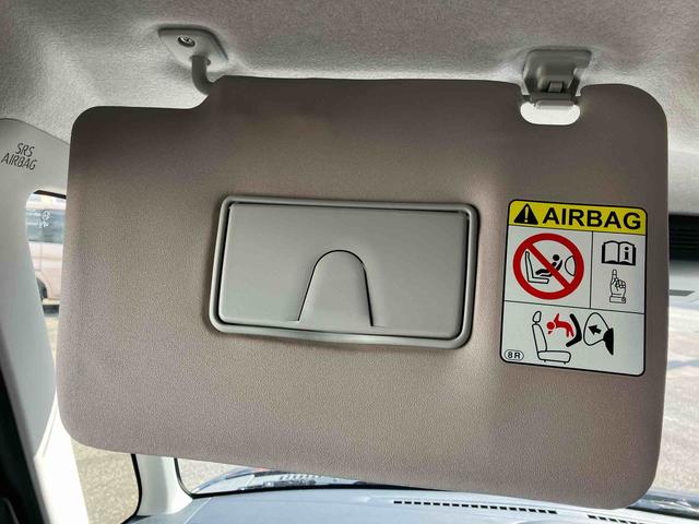 �N���[�i�[���{�H�ӏ��S�̂ɕ������s���A����ӏ��𒆐S�Ƀu���b�V���O���܂��B���̌�A��p�̋@�B���g���A�����T�[�܂��̓X�`�[�����ŉ���𗎂Ƃ��Ă���܂��B