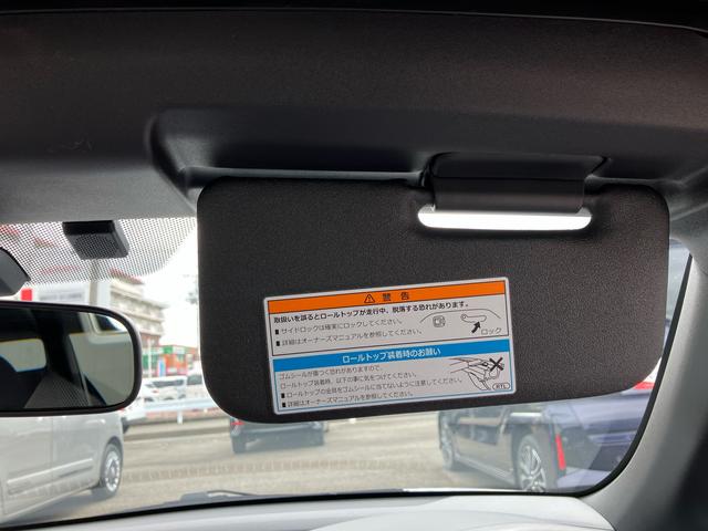 �N���[�i�[���{�H�ӏ��S�̂ɕ������s���A����ӏ��𒆐S�Ƀu���b�V���O���܂��B���̌�A��p�̋@�B���g���A�����T�[�܂��̓X�`�[�����ŉ���𗎂Ƃ��Ă���܂��B